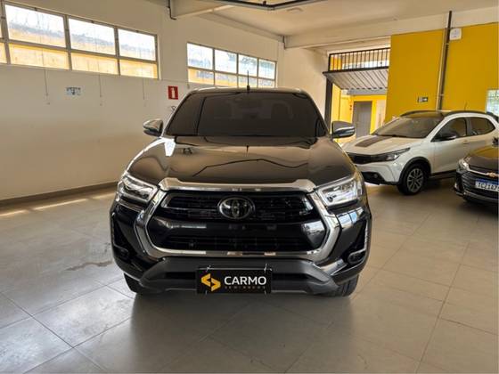 TOYOTA HILUX 2.8 D-4D TURBO DIESEL CD SRX 4X4 AUTOMÁTICO